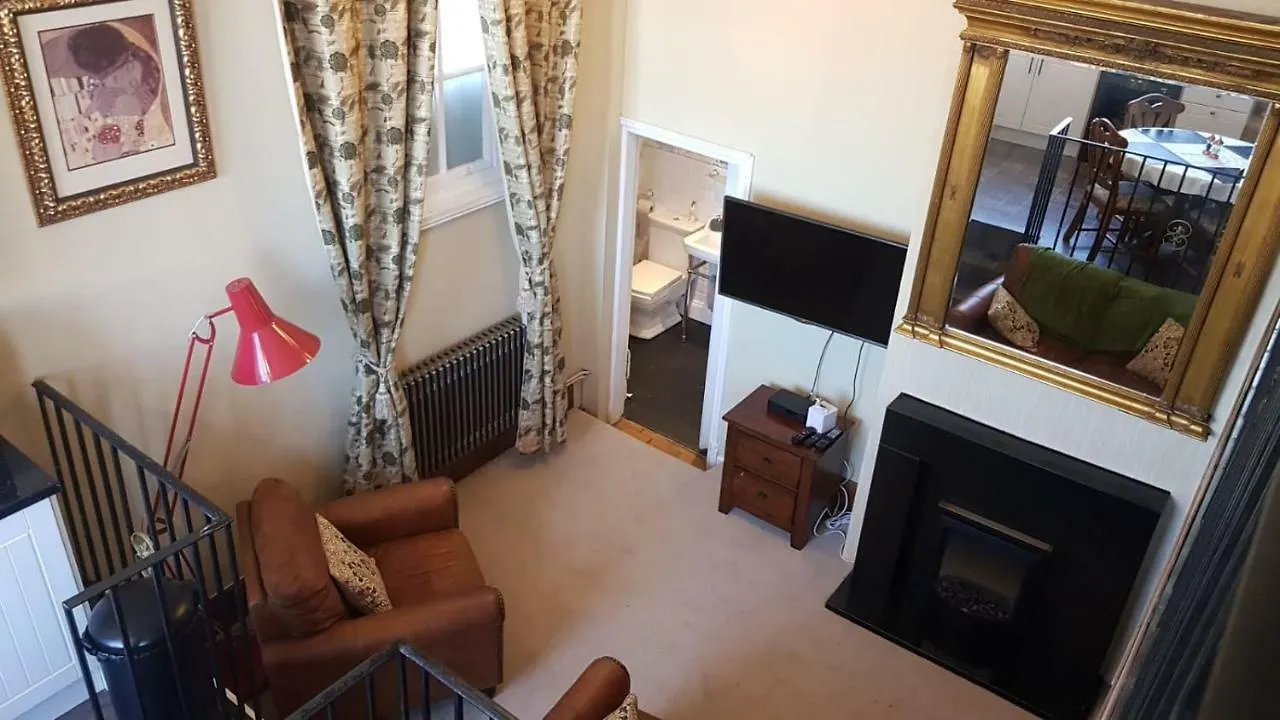 Carnegie Library: Bronte Apartment 1 bedroom Swinton  Regno Unito